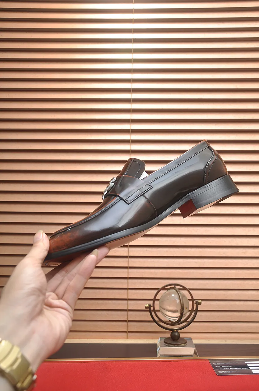Men's men's shoes 💰500💶🌲 DG top 🔍🔍Men's new leather shoes 🚹 are on sale at the same time at the counter ⚠The uppers are imported cowhide from Italy, the entire imported cowhide lining, imported accessories 💪💪, completely 1⃣️ vs 1⃣️ replica 🇮 🇹💪💪, ⚠Sole: The original sole is specially provided by the original factory, the exclusive movable molded sole is super comfortable, ⚠The original factory follows the order, 🔍🔍high quality, you can enter and exit the counter at will, welcome to compare ⚠Size: 38-44 (45 customized)